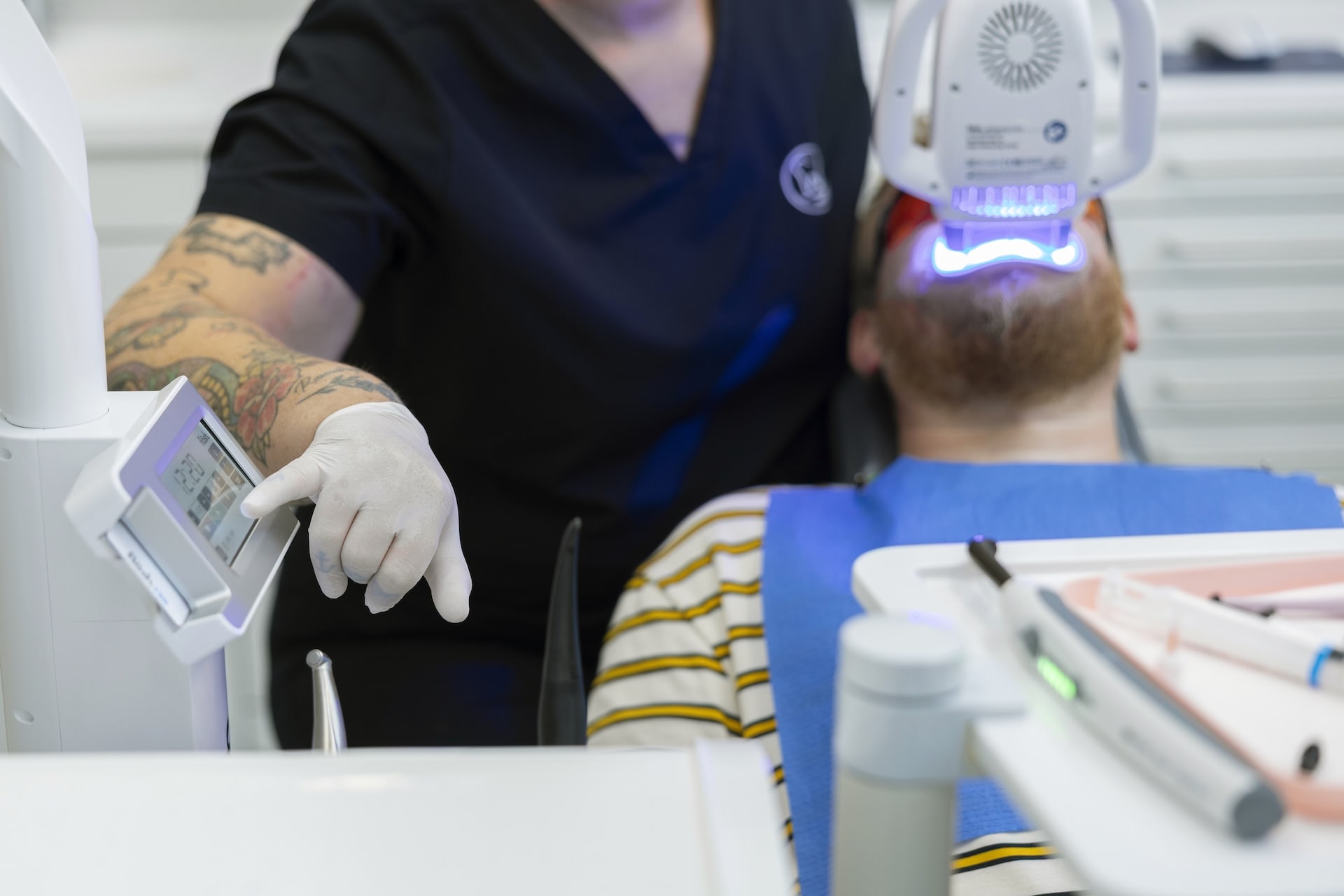 Professionelles Zahnbleaching in der Zahnarztpraxis Zahnerhaltung Halle